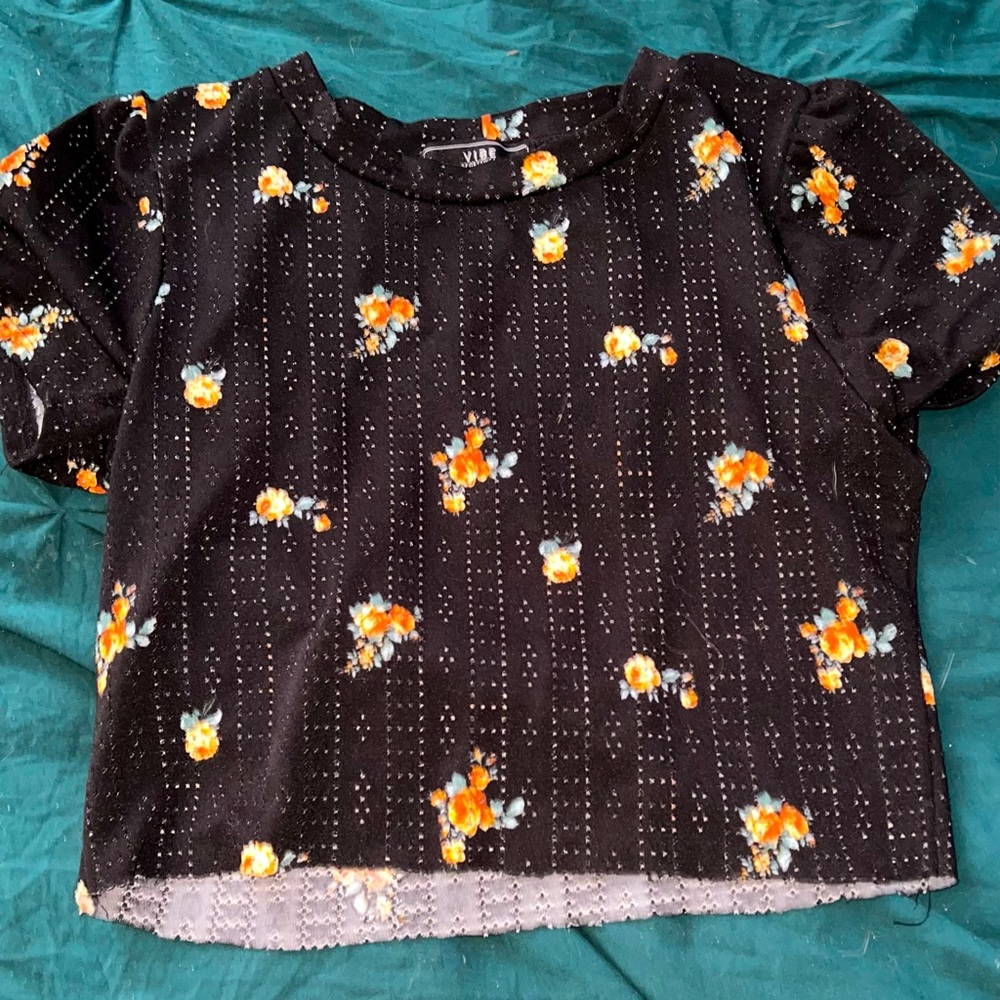 VIBE crop top
